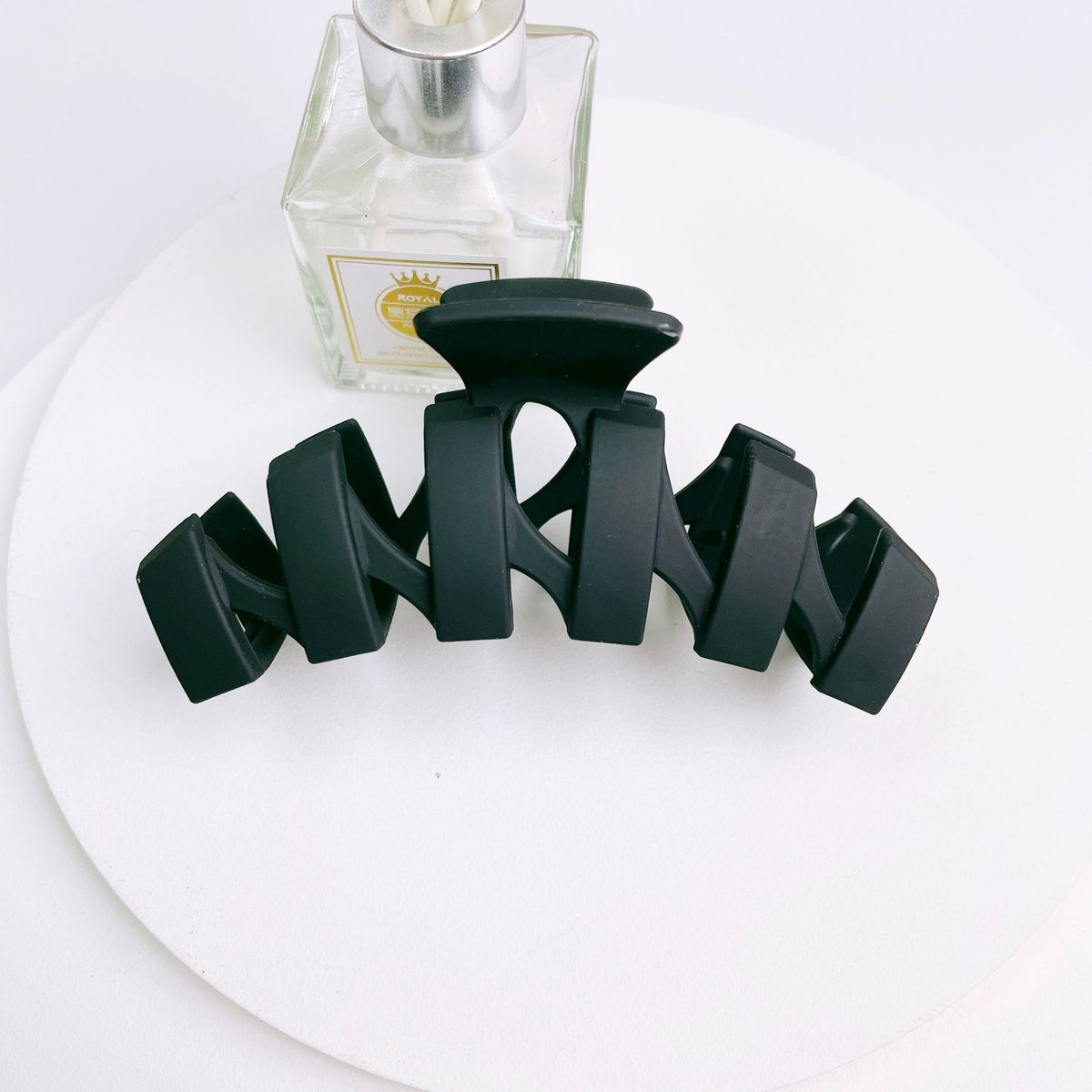 Frosted Matte Wave Hair Claw Clip - Black