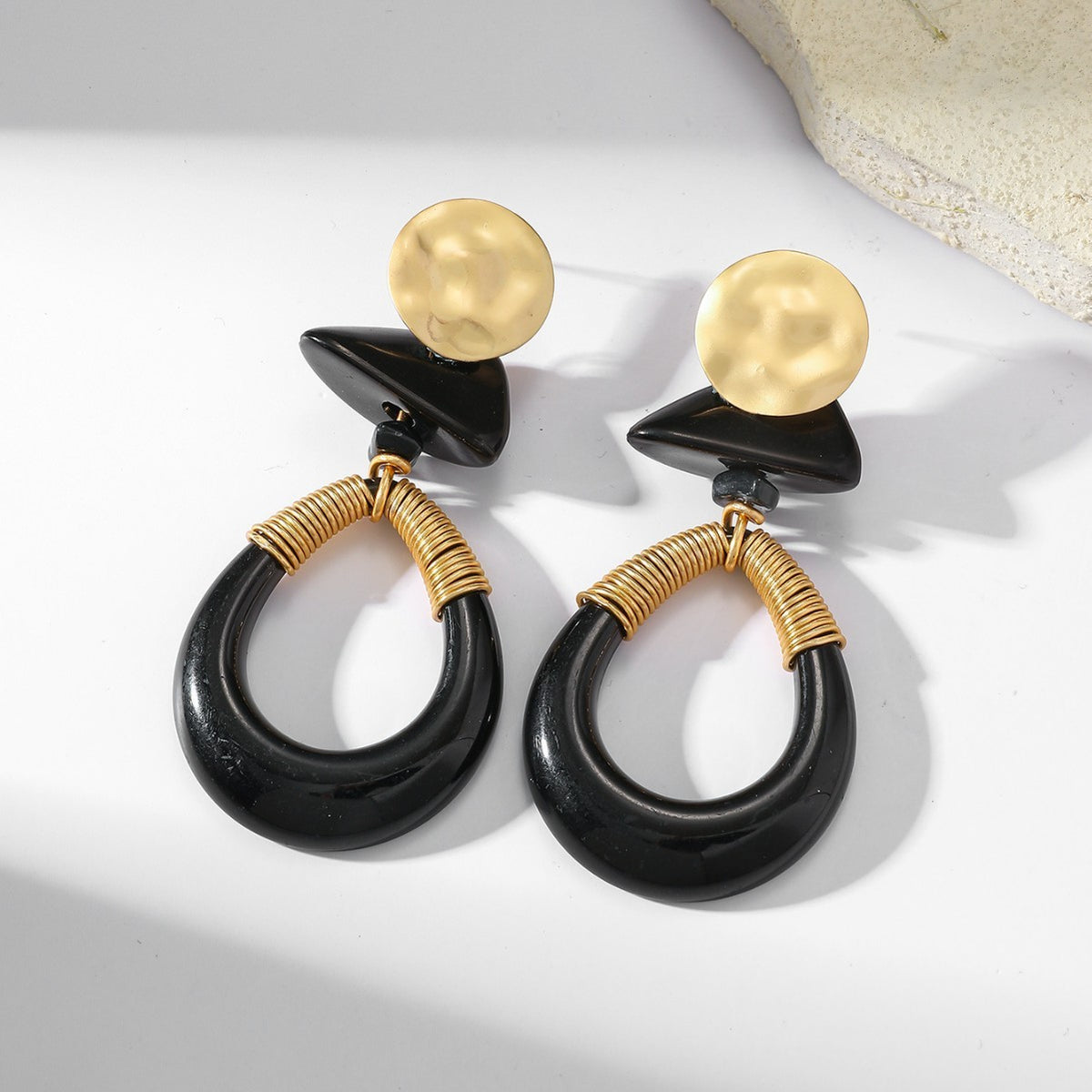 Hammered Disc Resin Teardrop Hoop Statement Earrings - Black