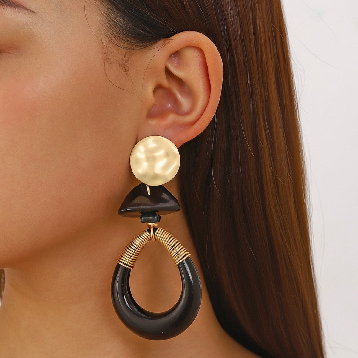 Hammered Disc Resin Teardrop Hoop Statement Earrings - Black - 1