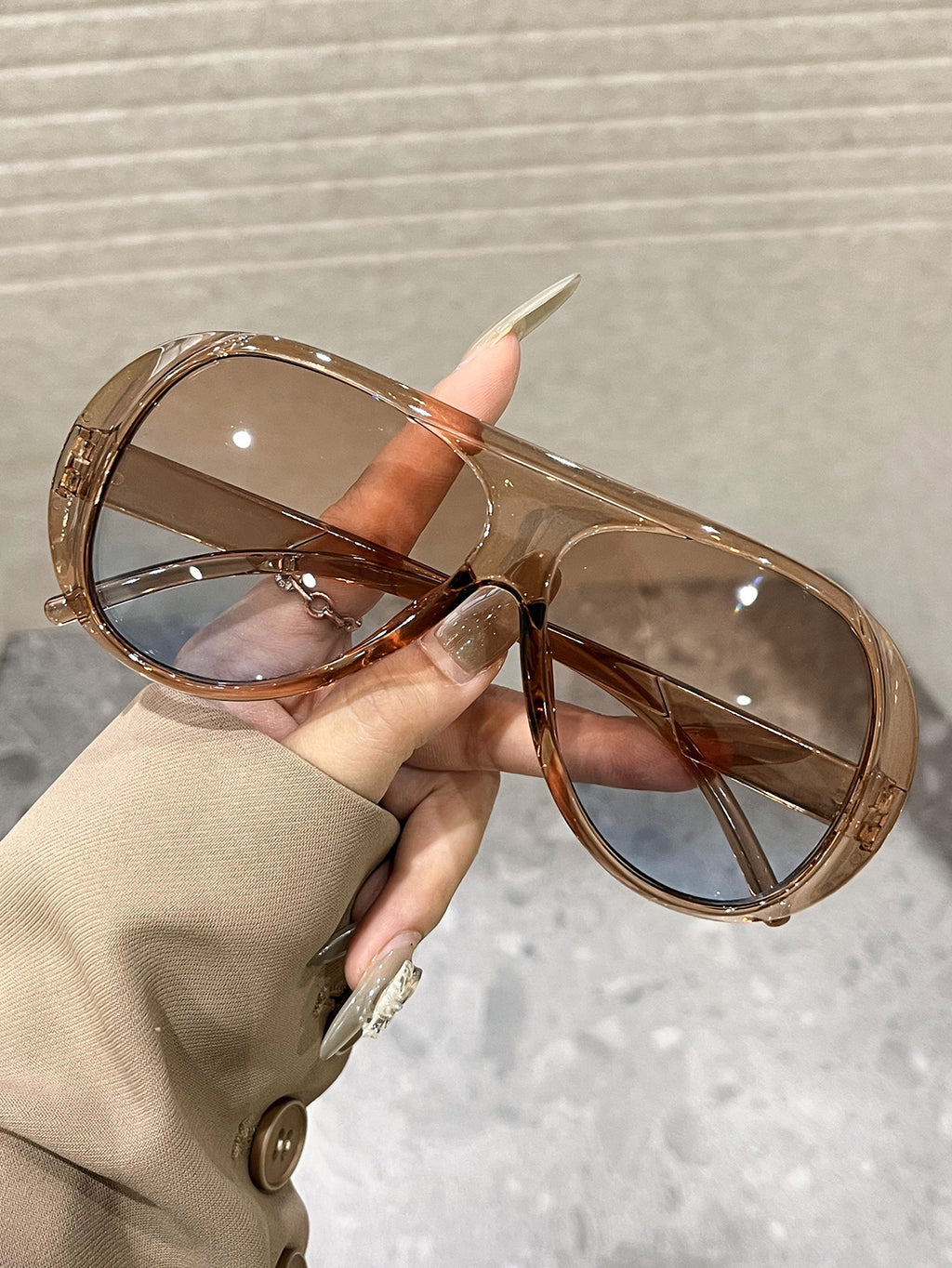 Oversized Shield Sunglasses with Teardrop Lenses - Color_03