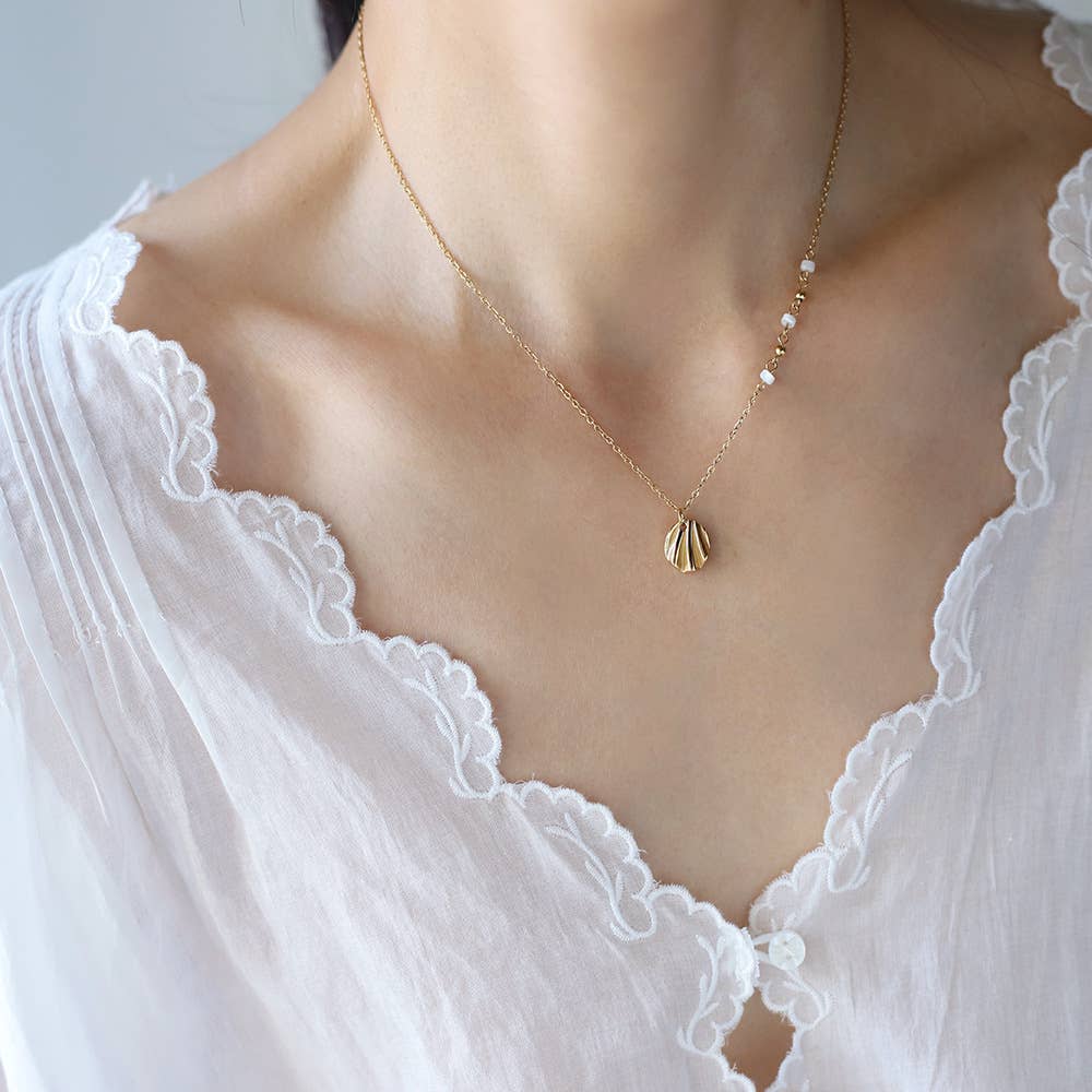 Shell Pendant Pearl Bead Chain Necklace