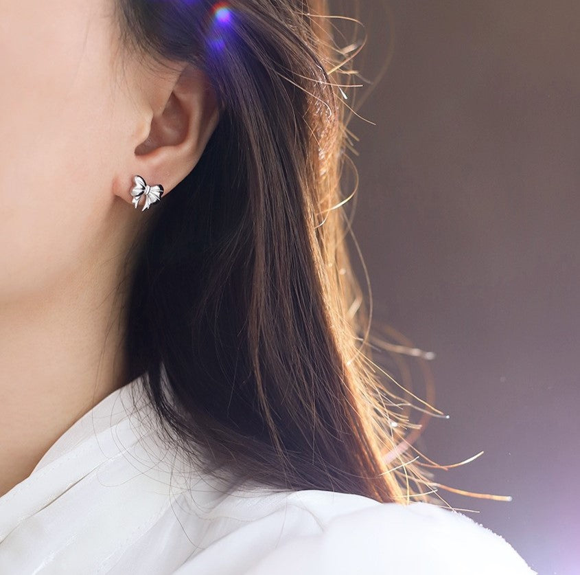 Petite Sculpted Bow Stud Earrings - Silvery - 3