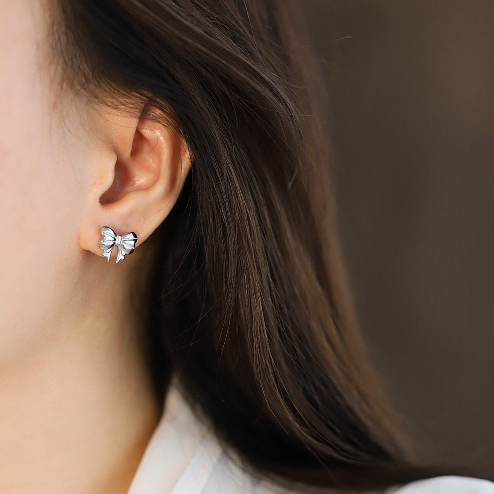 Petite Sculpted Bow Stud Earrings - Silvery - 4