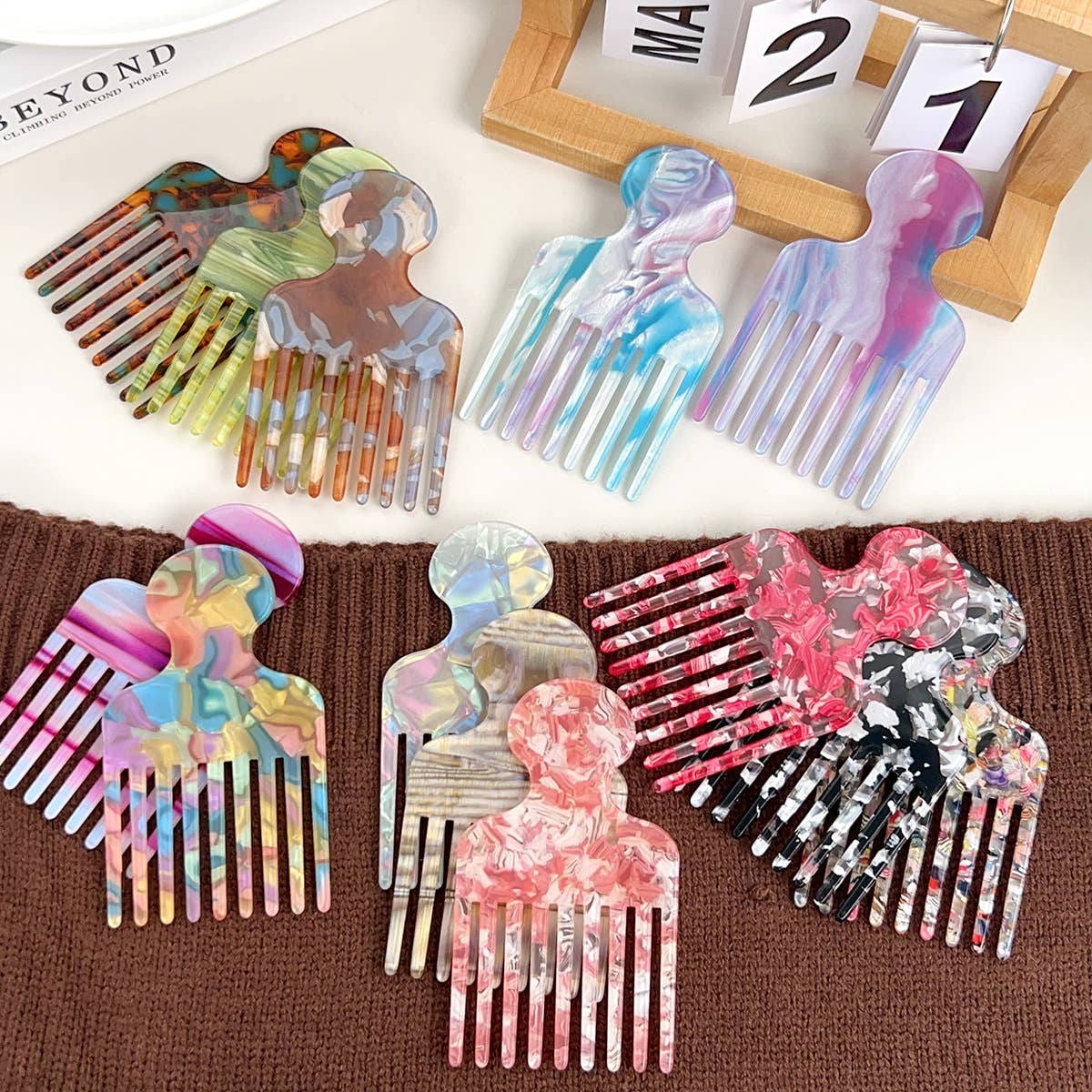 Swirl Acetate Lifting Pick Comb