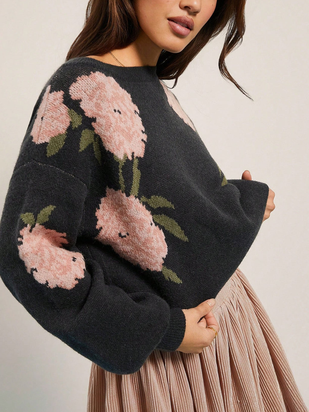Hydrangea Floral Crew Neck Knit Sweater - Black