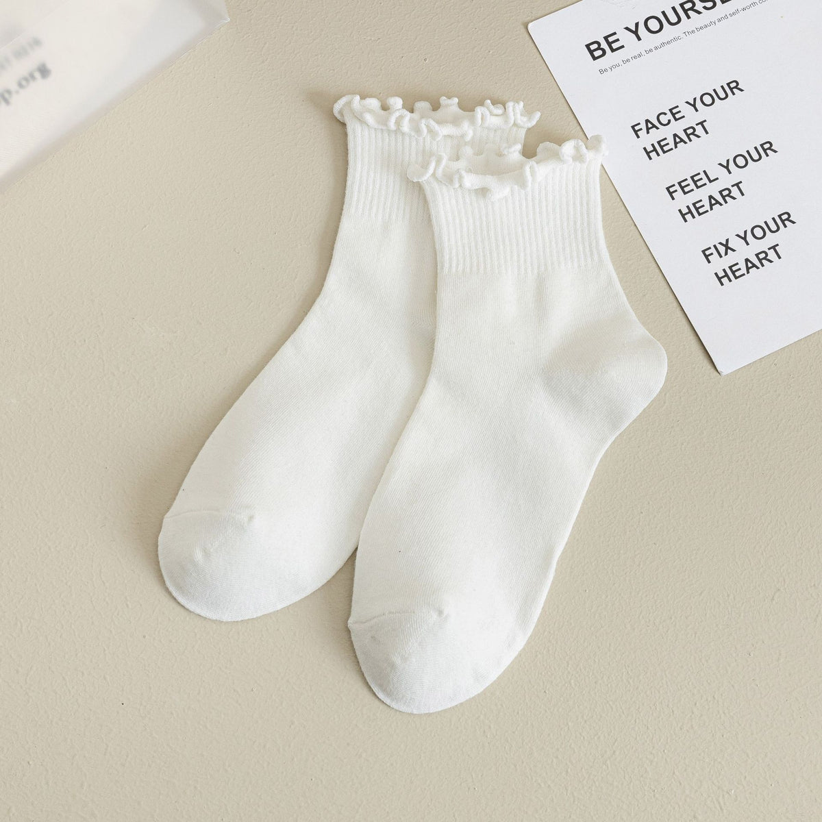 Ribbed Ruffle Cuff Ankle Socks - White