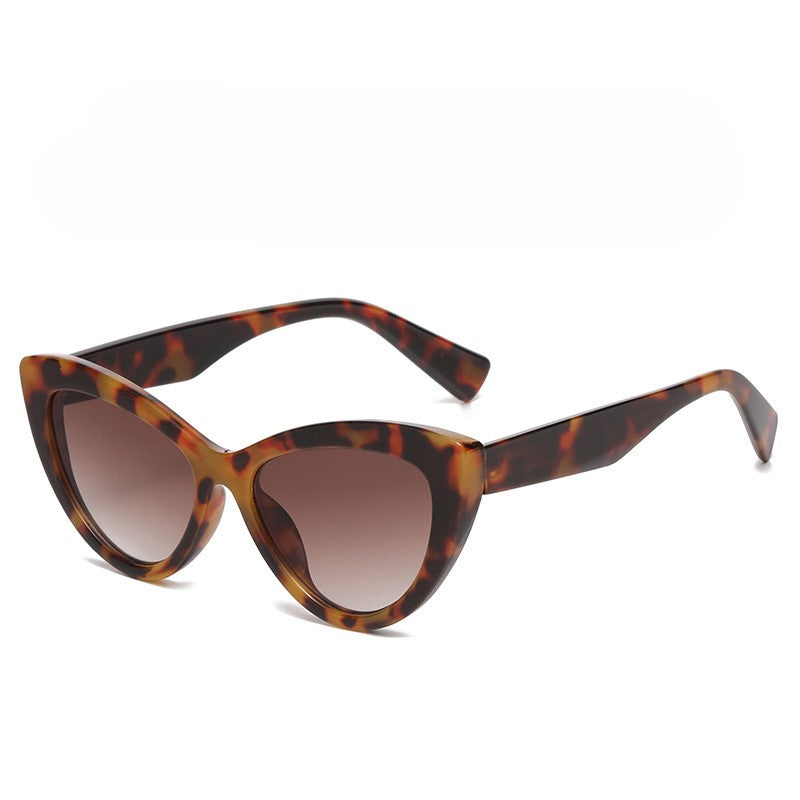 Pointed Cat Eye Gradient Lens Sunglasses - Brown
