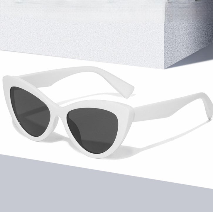 Pointed Cat Eye Gradient Lens Sunglasses - White