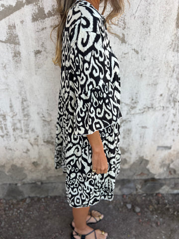 Ikat Print Split Neck Tiered Midi Dress - Black - 3