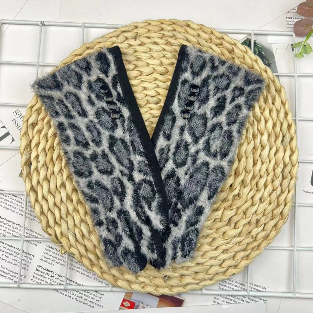 Leopard Print Knit Gloves With Touch Tips - Black