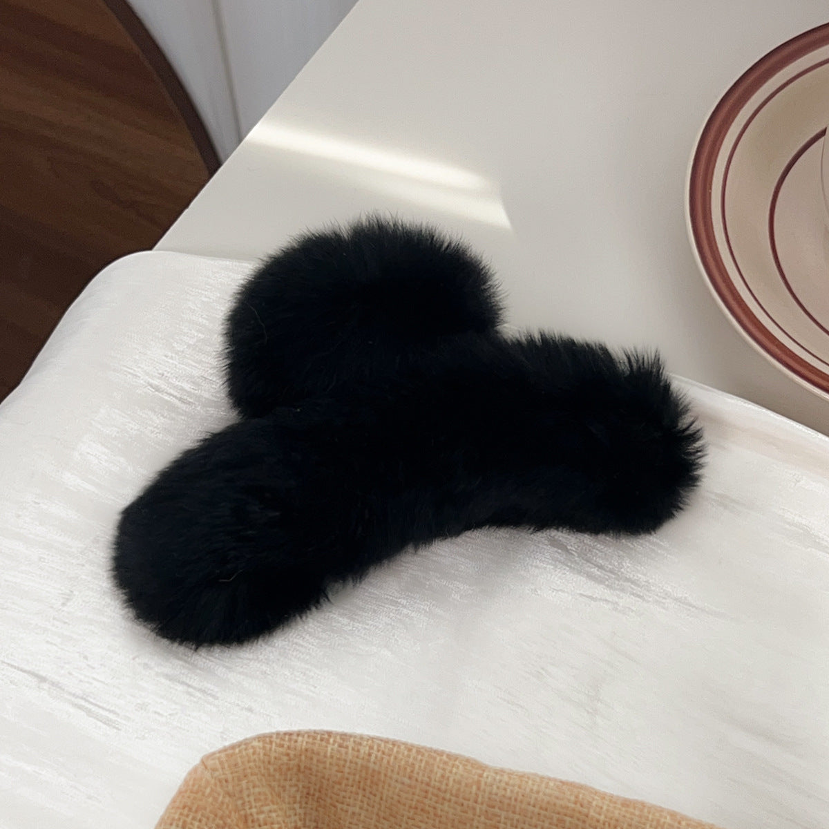Oversized Fluffy Plush Claw Clip - Black