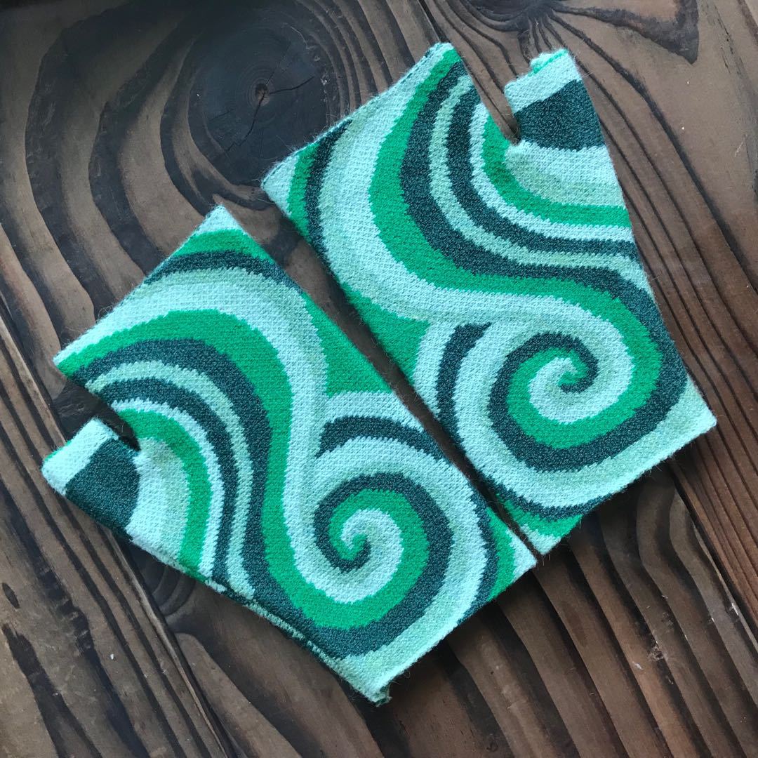 Boho Swirl Pattern Fingerless Knit Gloves - Green