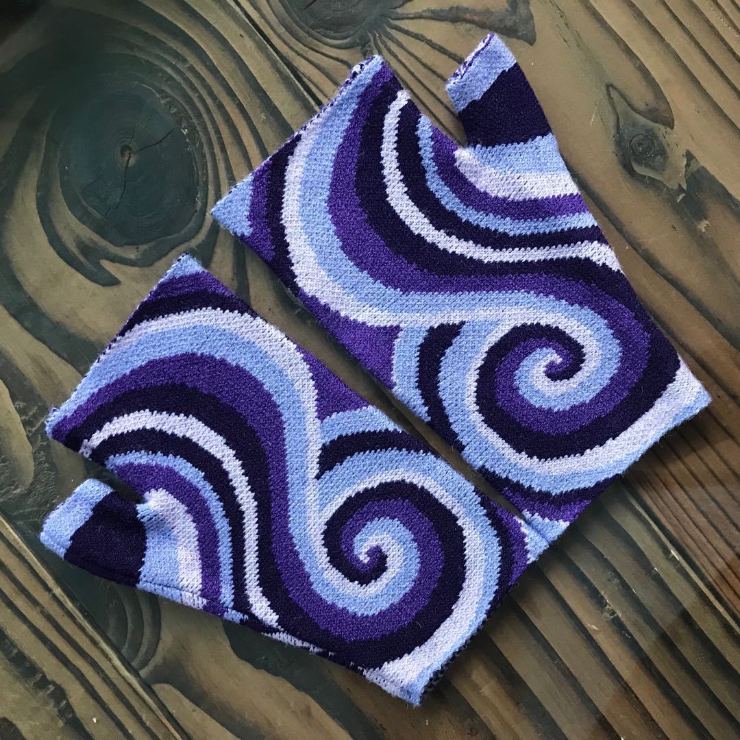 Boho Swirl Pattern Fingerless Knit Gloves - Purple