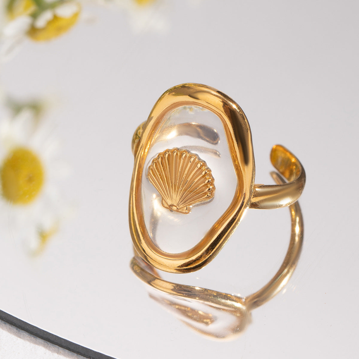 Seashell Motif Clear Oval Ring - Gold - 6