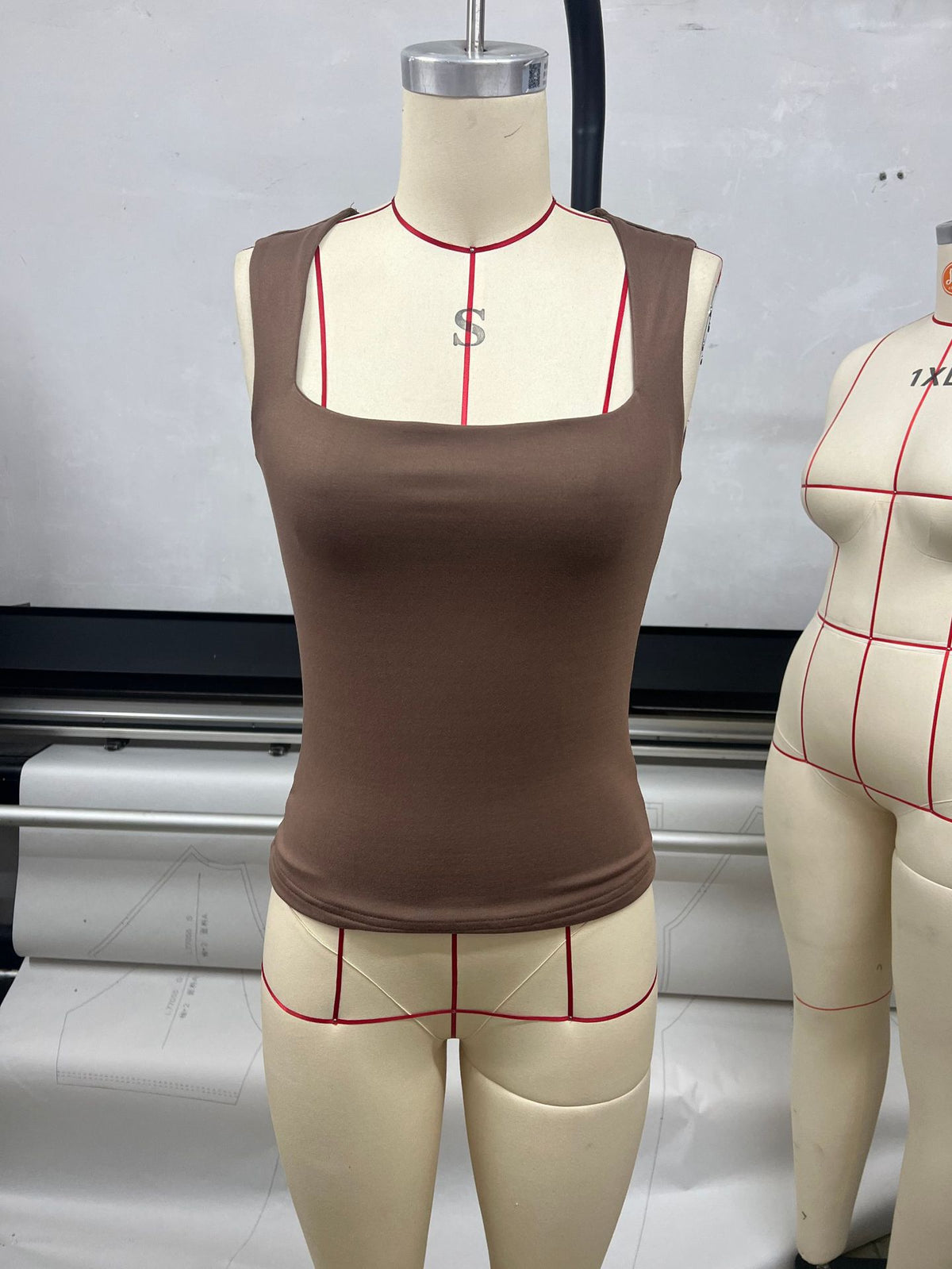 Square Neck Fitted Basic Tank Top - Coffee - 2