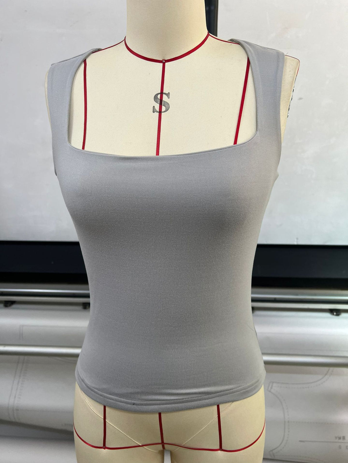Square Neck Fitted Basic Tank Top - Grey - 1