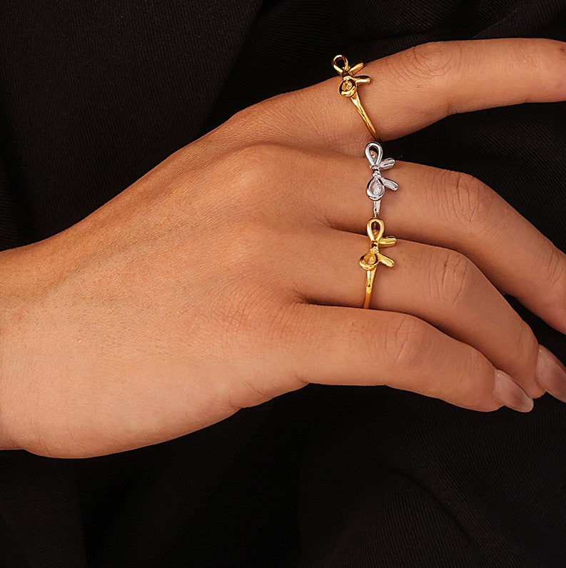 Sculpted Ribbon Bow Slim Band Ring - Silvery-8 - 2