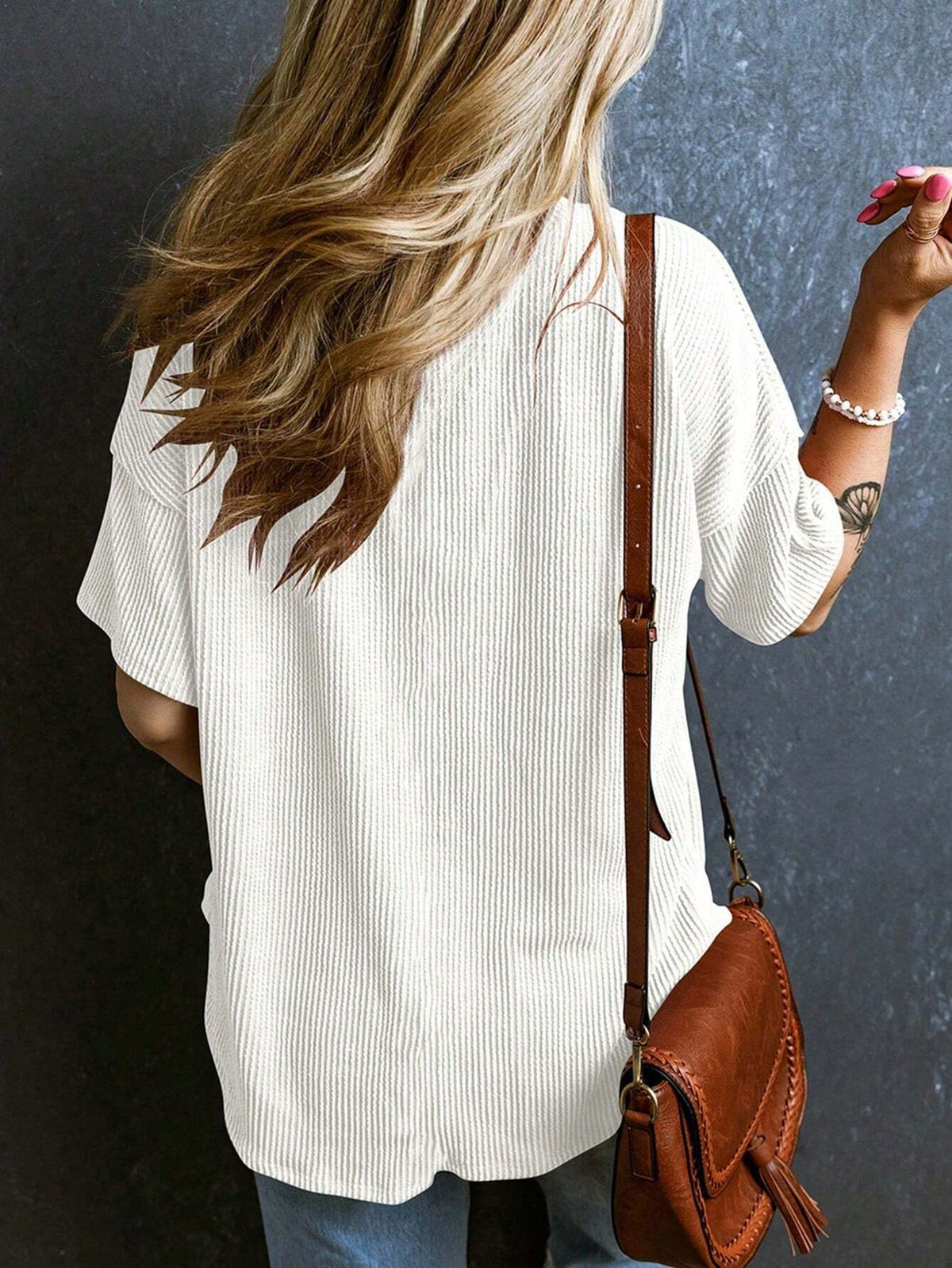 Ribbed Chest Pocket V Neck Tee - White - 2