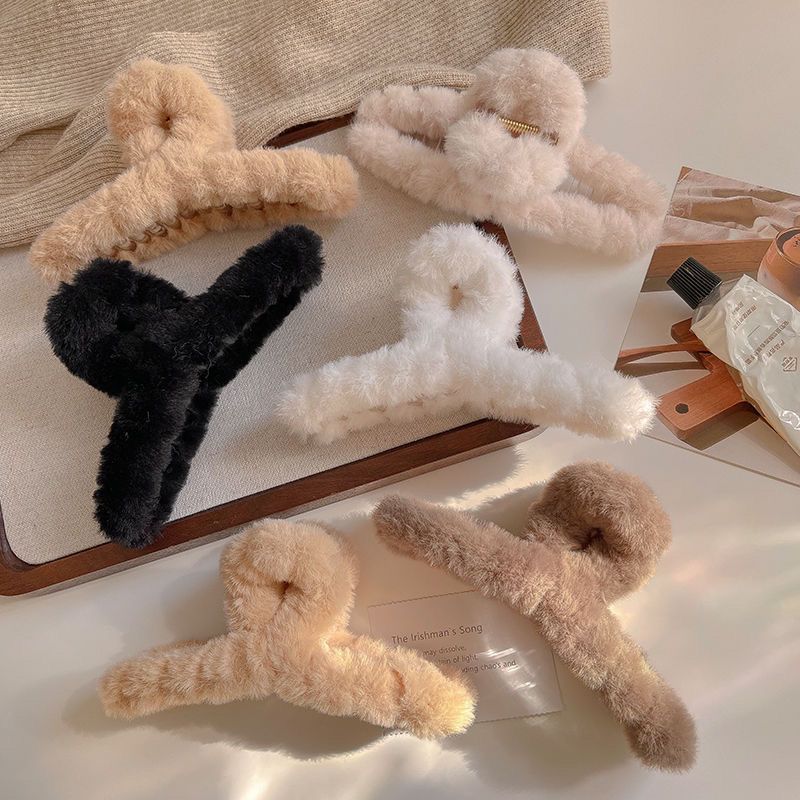 Fluffy Faux Fur Knot Hair Claw Clip - view 1