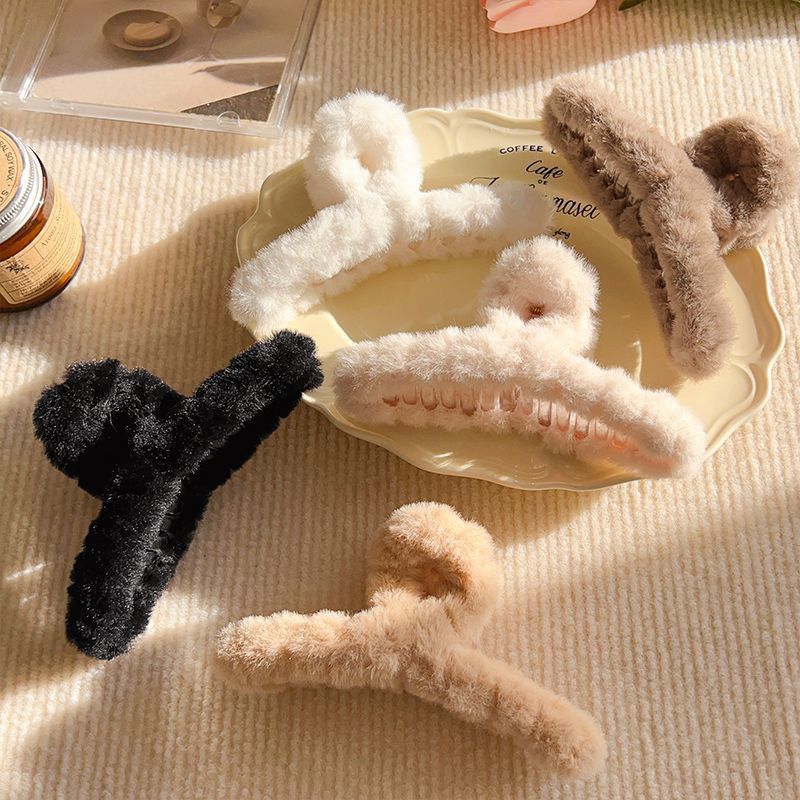 Fluffy Faux Fur Knot Hair Claw Clip - view 2