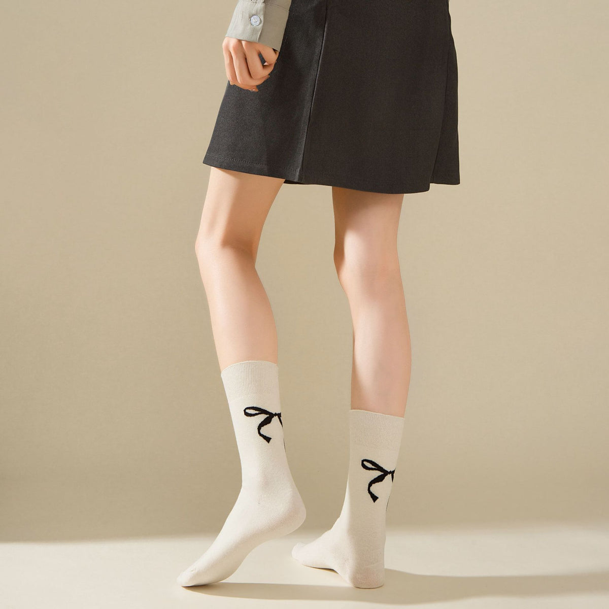Scattered Bow Motif Mid Calf Socks - view 4