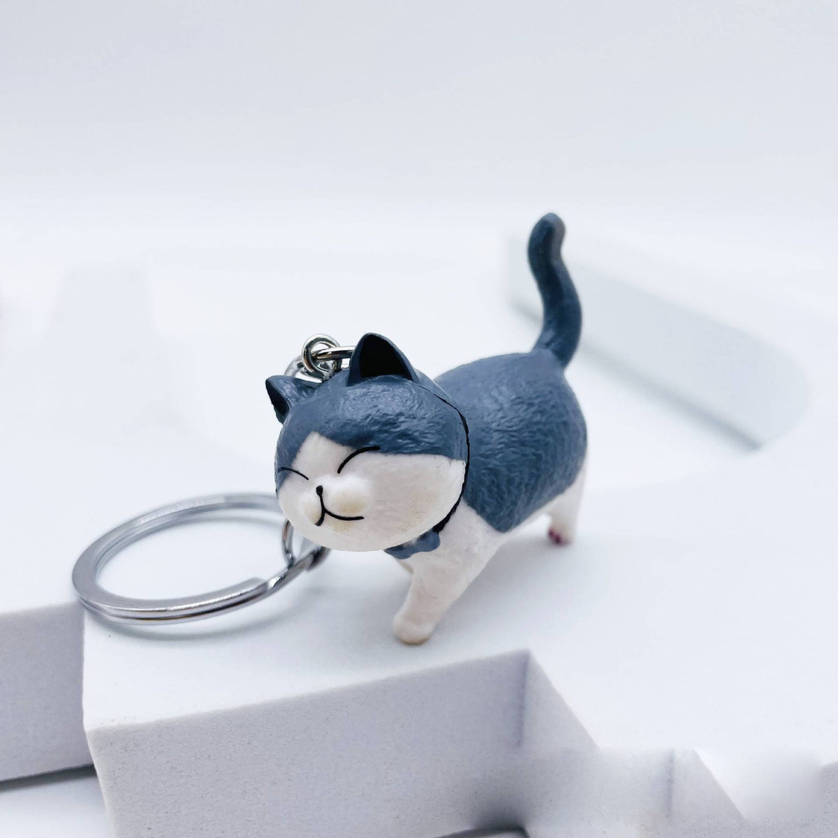 Playful Vinyl Cat Figure Keyring - Color_5