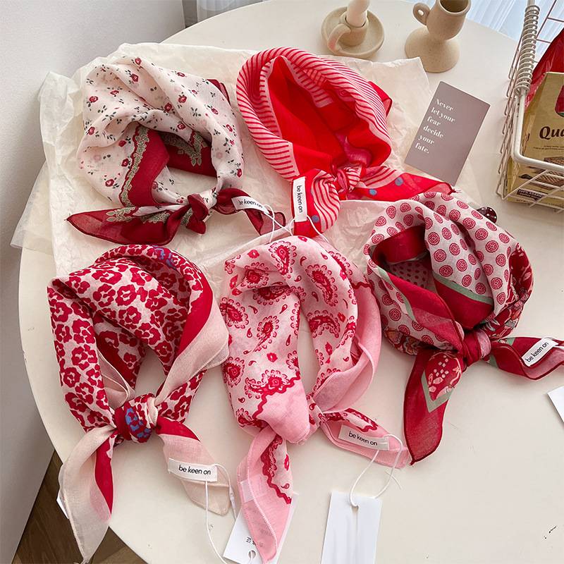 Vintage Ditsy Floral Bandana Neck Scarf - view 12