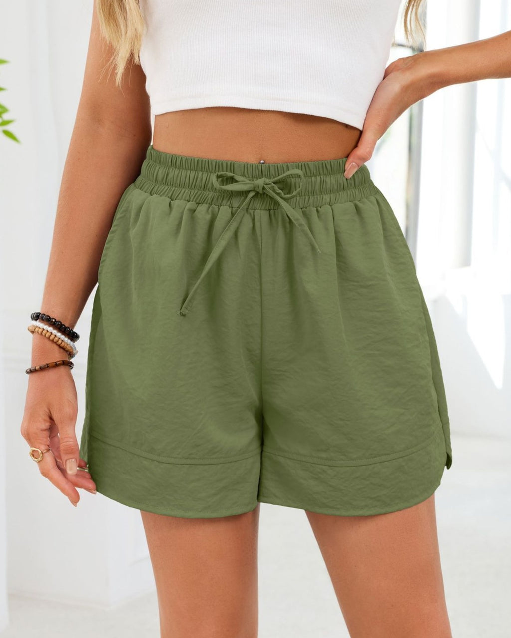 High Waist Pocket Shorts With Curved Hem - Green - 2