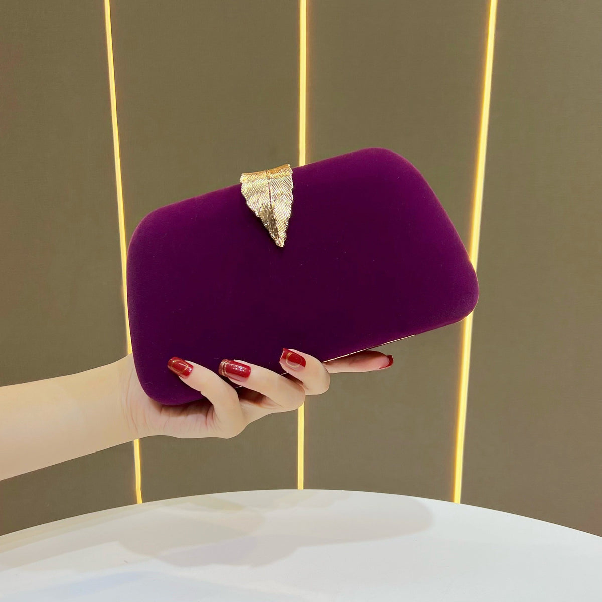 Leaf Clasp Evening Clutch With Chain Strap