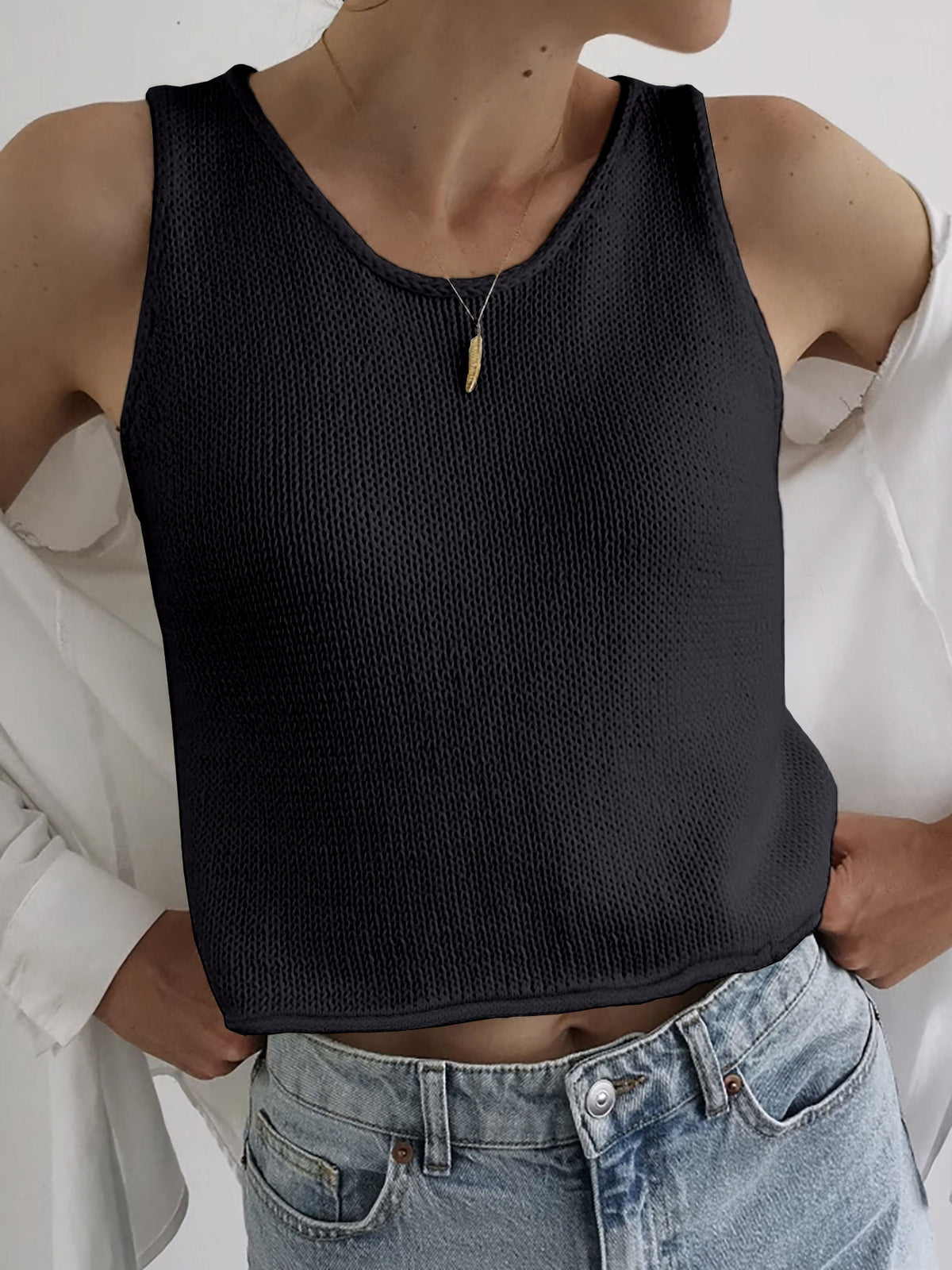 Cropped Crew Neck Knit Tank Top - Black - 1