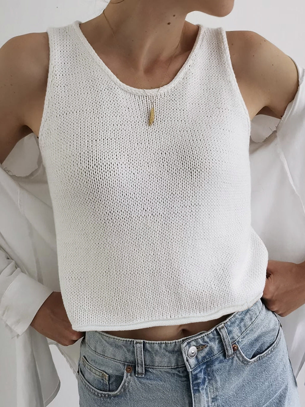 Cropped Crew Neck Knit Tank Top - White