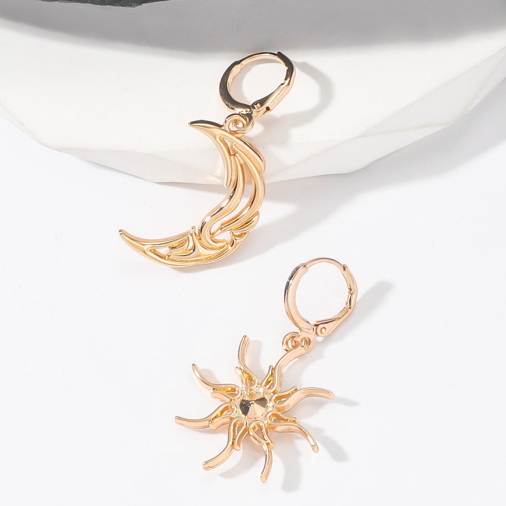 Asymmetric Sun And Moon Drop Earrings - Gold