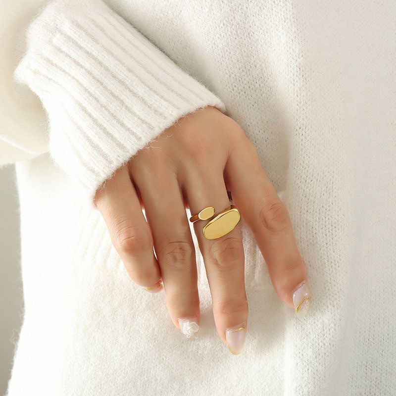 Glossy Oval Signet Open Cuff Ring - Gold
