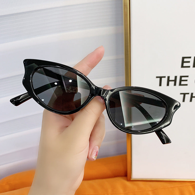 Small Angular Cat Eye Retro Sunglasses - Black