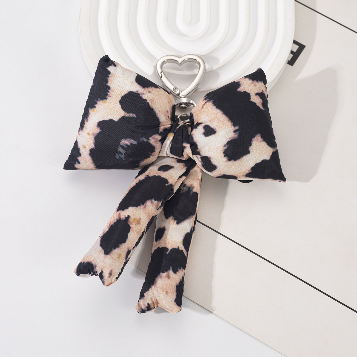 Padded Oversized Bow Keychain With Heart Ring - Leopard