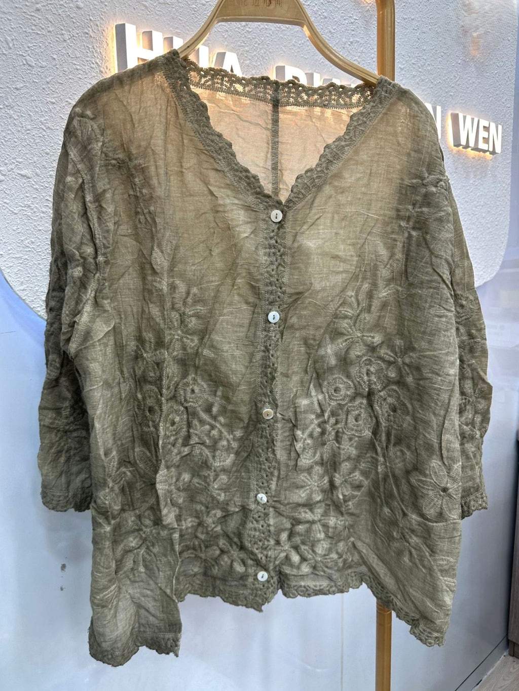 Crinkle Texture Floral Embroidered Button Blouse - Green - 1