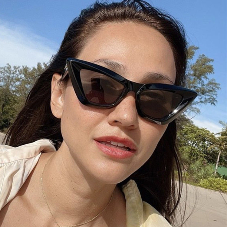 Retro Triangle Cat Eye Sunglasses - Black - 1
