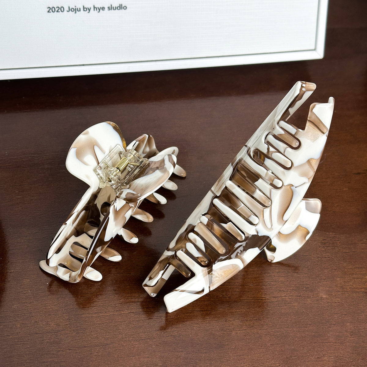 Swirl Pattern Acetate Hair Claw Clip - view 2