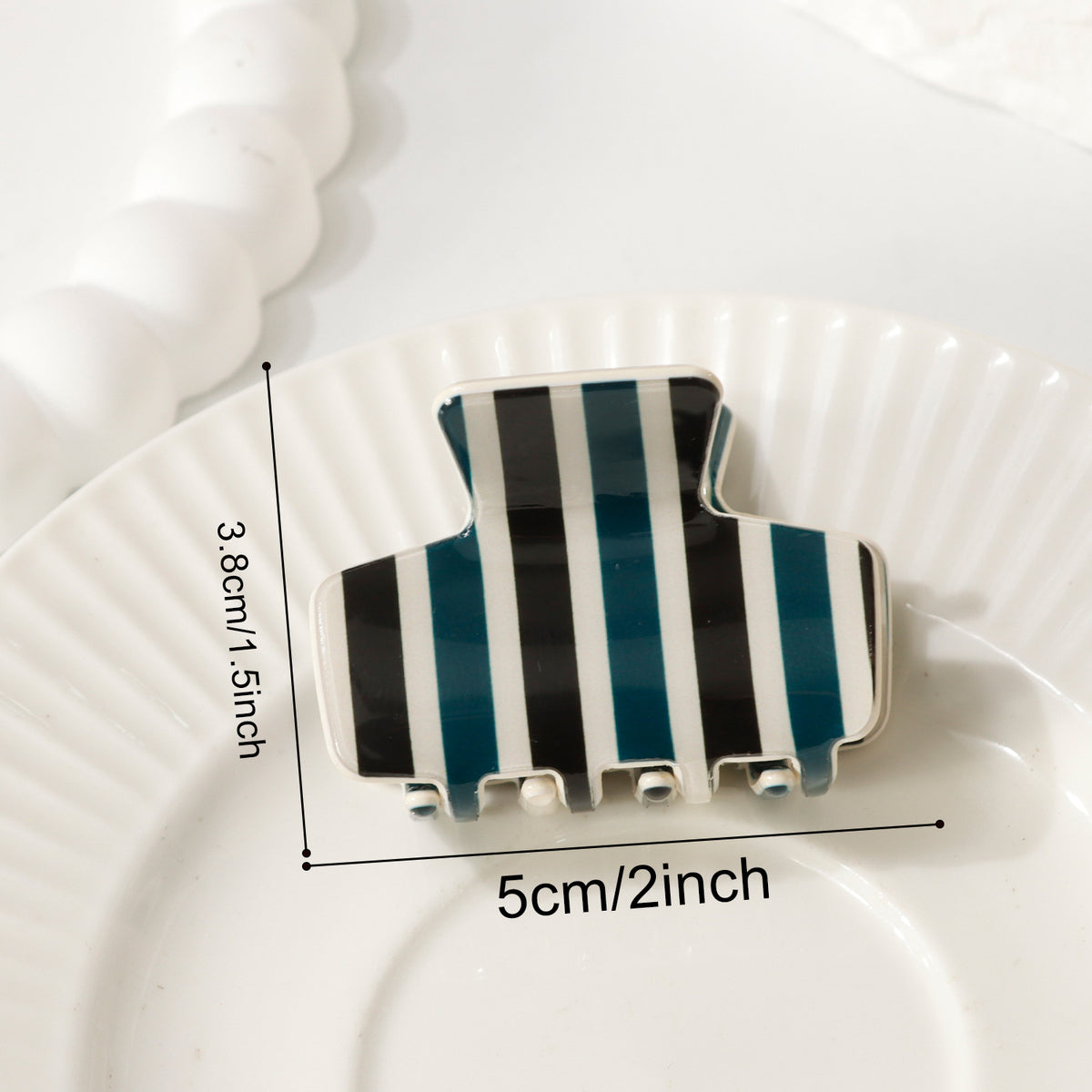 Mini Claw Clip With Retro Vertical Stripes - DarkGreen