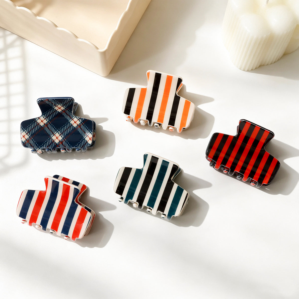 Mini Claw Clip With Retro Vertical Stripes - view 3
