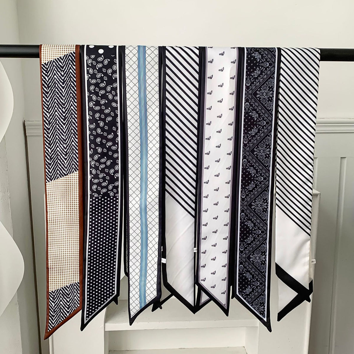 Skinny Silky Neck Scarf With Classic Mixed Prints