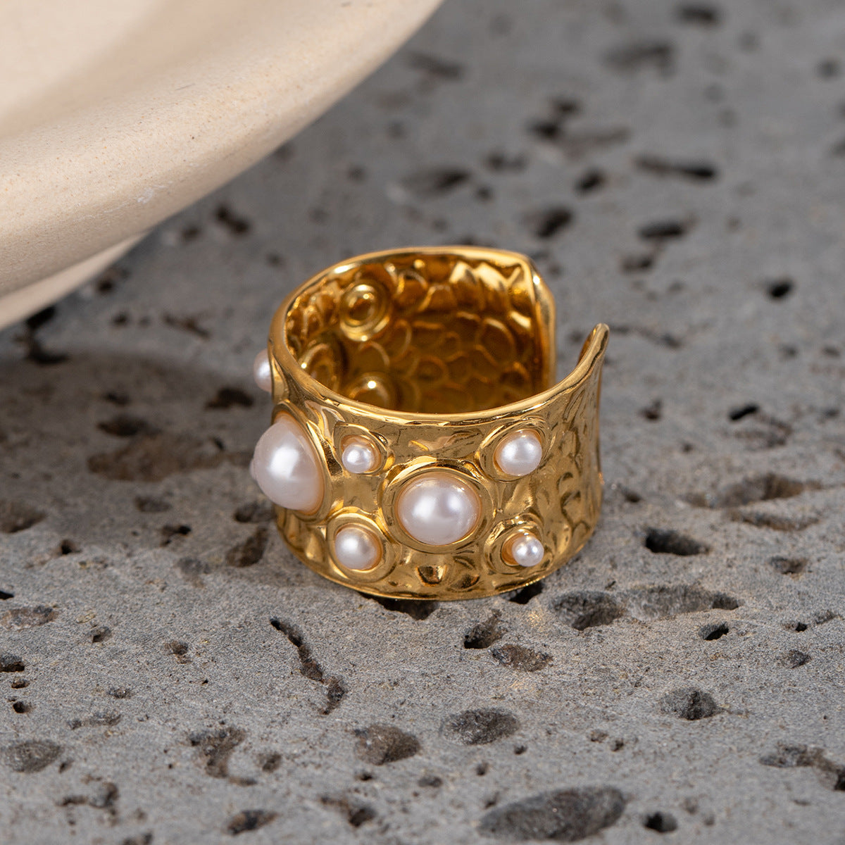Hammered Wide Band Pearl Open Ring - Gold - 4
