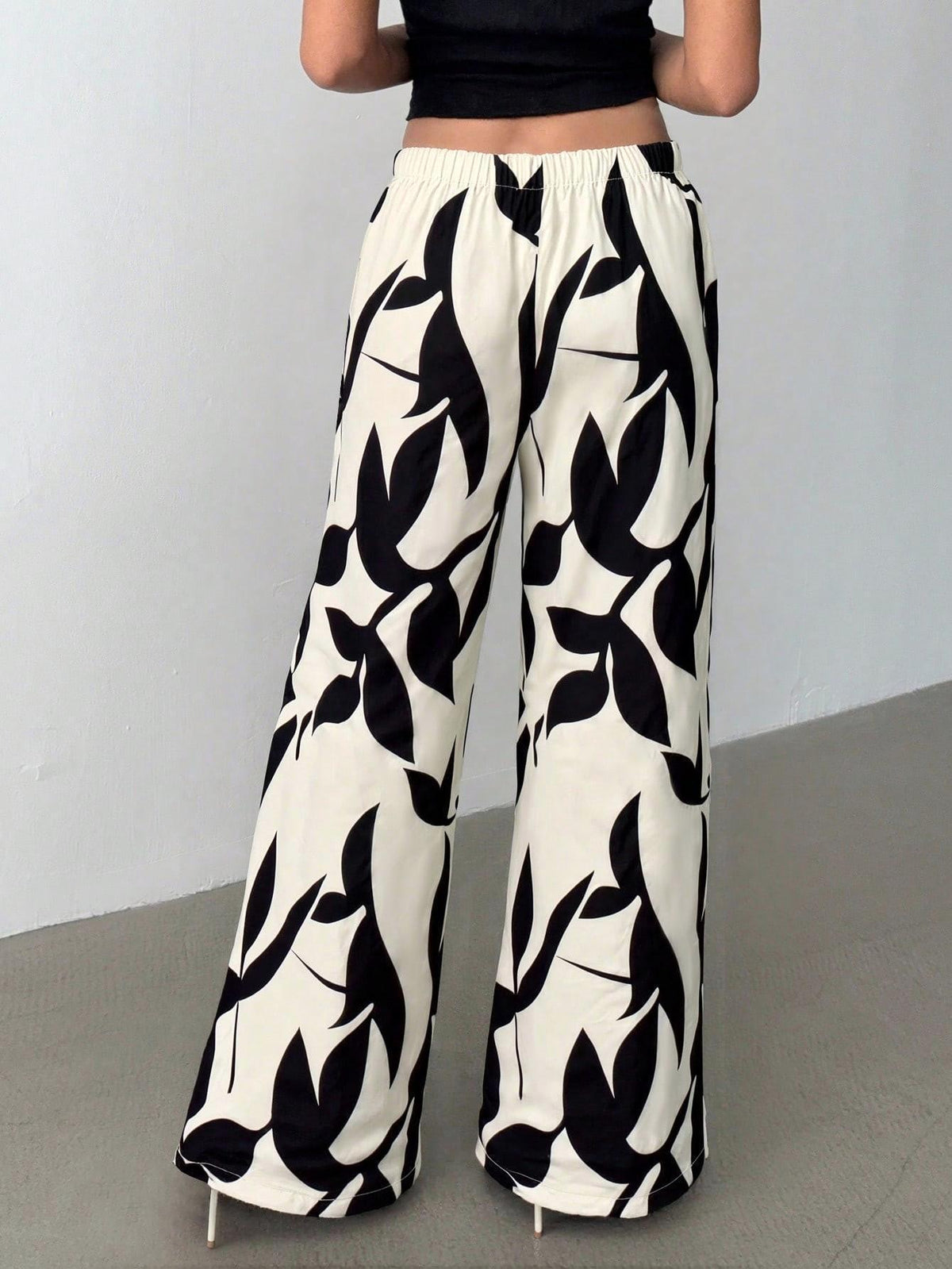 Abstract Print Drawstring Waist Flowy Wide Leg Pants - Black - 2