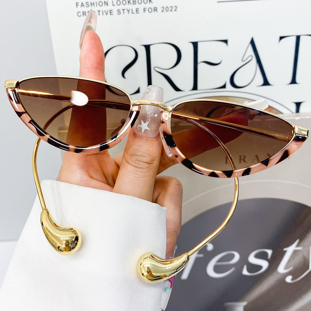 Slim Cat Eye Sunglasses With Tinted Lenses - Leopard