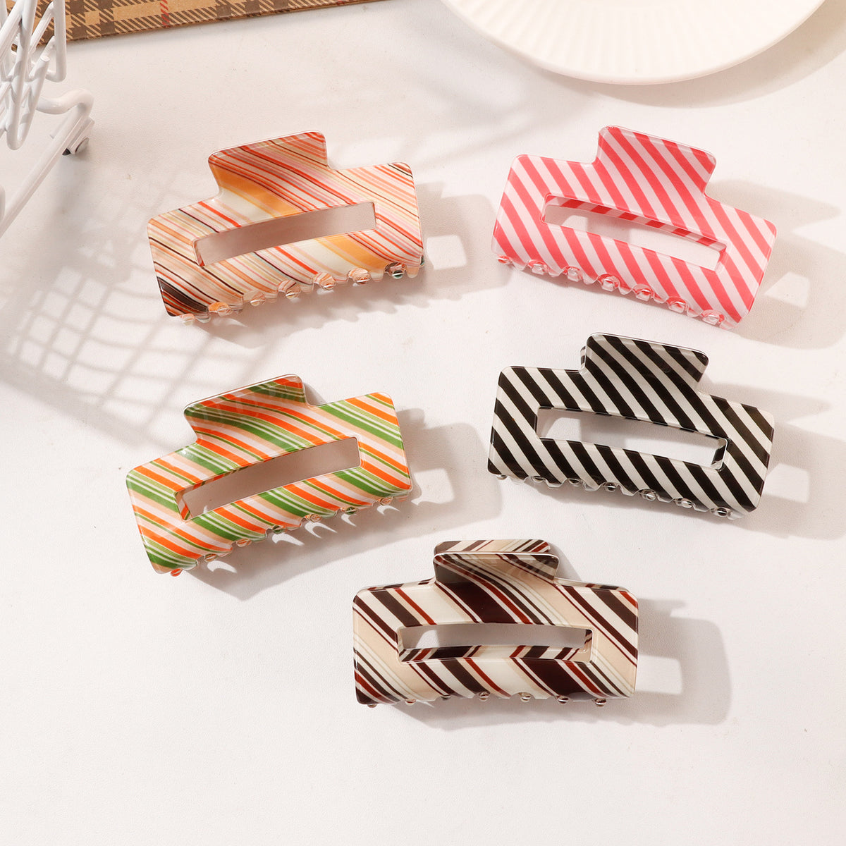Diagonal Stripe Cutout Rectangle Claw Clip - view 3