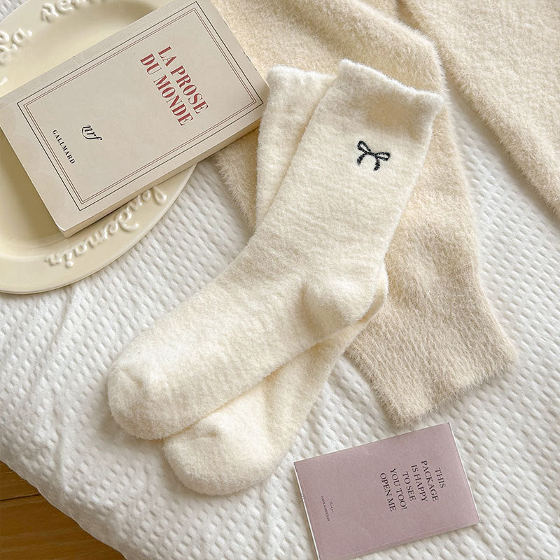 Fluffy Fleece Socks With Embroidered Motif - White_B