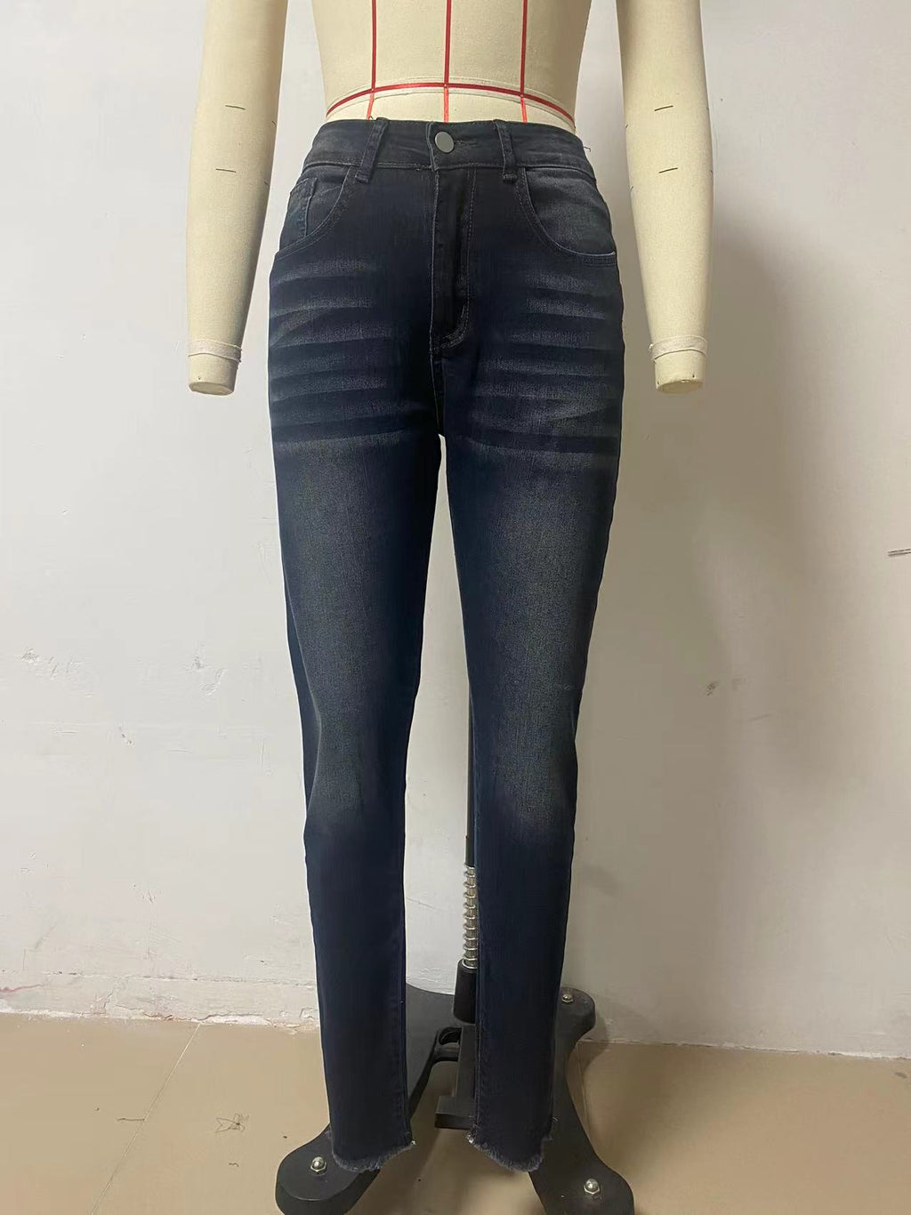 Mid Rise Slim Straight Jeans With Raw Hem - Black - 2