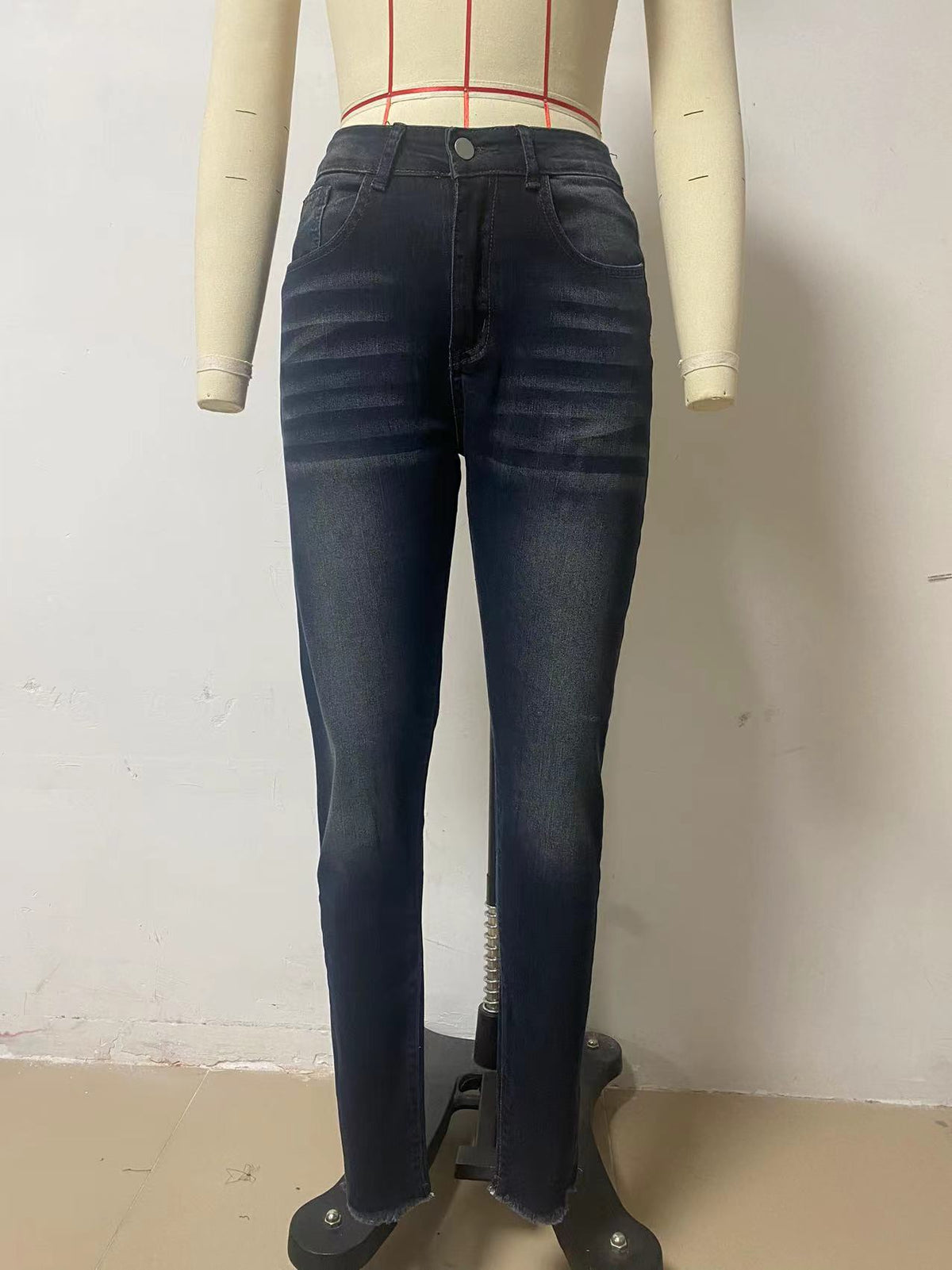 Mid Rise Slim Straight Jeans With Raw Hem - Black - 2