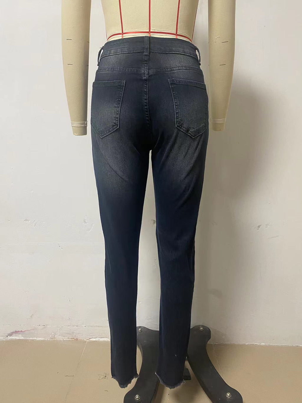 Mid Rise Slim Straight Jeans With Raw Hem - Black - 4