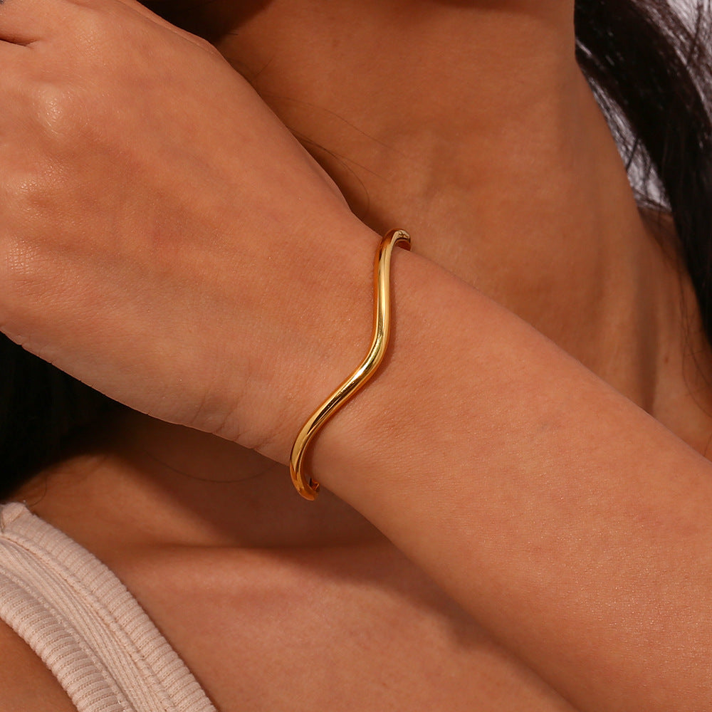 Wavy Thin Wire Open Cuff Bracelet - Gold - 12